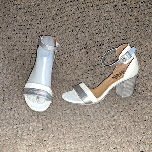 MIZ MOOZ-Saint-Cream/Silver Leather-AnkleStrap-Open Toe-Buckle-Sz 37-Excellent